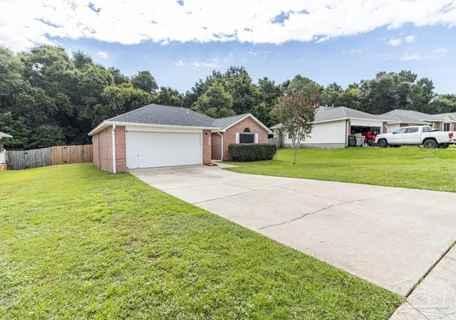 Photo 3 of Sale Pending at 1053 Brownfield Rd, Pensacola, FL 32526 | MLS# 687223 | Listing updated on 2026-09-16
