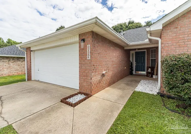 Photo 4 of Sale Pending at 1053 Brownfield Rd, Pensacola, FL 32526 | MLS# 687223 | Listing updated on 2026-09-16