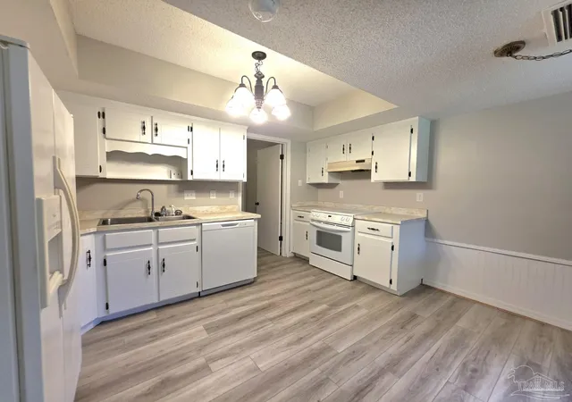 image of 550 Riola Pl, Pensacola, FL 32506 | MLS# 686076