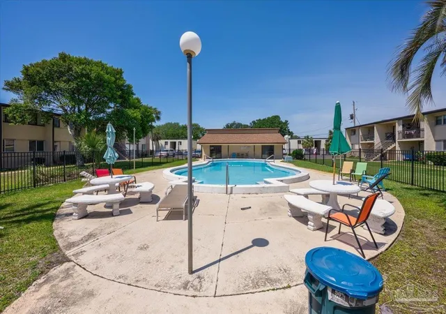 Listing Photo 5 - Condo for sale in building located at 300 NW Miracle Strip Pkwy S.w, Ft Walton Beach, FL 32548 - Unit #3B