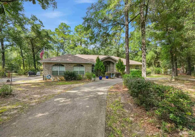 Photo 3 of Single family home for sale at 6932 Summit Pl, Milton, FL 32570 | MLS# 687931 | Listing updated on 2026-08-24