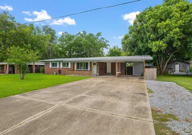 Photo 2 of Single family home for sale at 18 Cambridge Ave, Pensacola, FL 32534 | MLS# 687716 | Listing updated on 2026-09-12