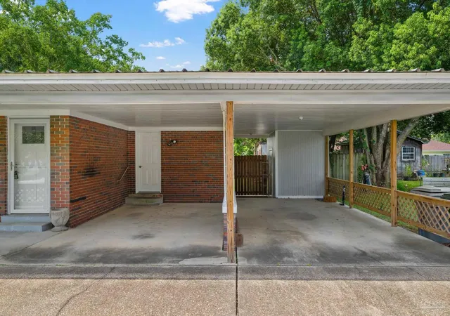 Photo 3 of Single family home for sale at 18 Cambridge Ave, Pensacola, FL 32534 | MLS# 687716 | Listing updated on 2026-09-12
