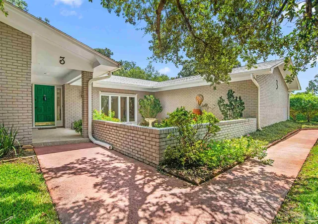 3rd image of 3 Navaho Dr, Pensacola, FL 32507 | MLS# 687747