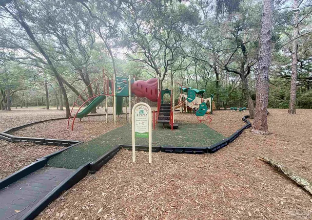 2nd image of 5860 Spanish Trl, Pensacola, FL 32504