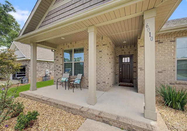 Photo 2 of Single family home for sale at 6010 Twenty One Oaks Dr, Pensacola, FL 32526 | MLS# 687118 | Listing updated on 2026-08-12