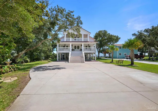 Photo 3 of Single family home for sale at 5485 Soundside Dr, Gulf Breeze, FL 32563 | MLS# 687350 | Listing updated on 2026-08-26