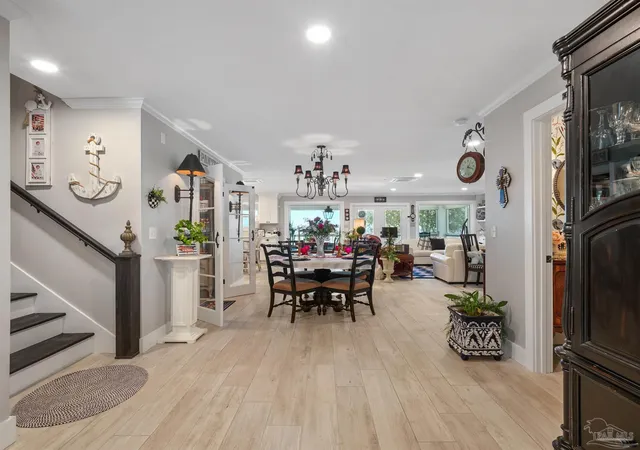 Photo 4 of Single family home for sale at 5485 Soundside Dr, Gulf Breeze, FL 32563 | MLS# 687350 | Listing updated on 2026-08-26