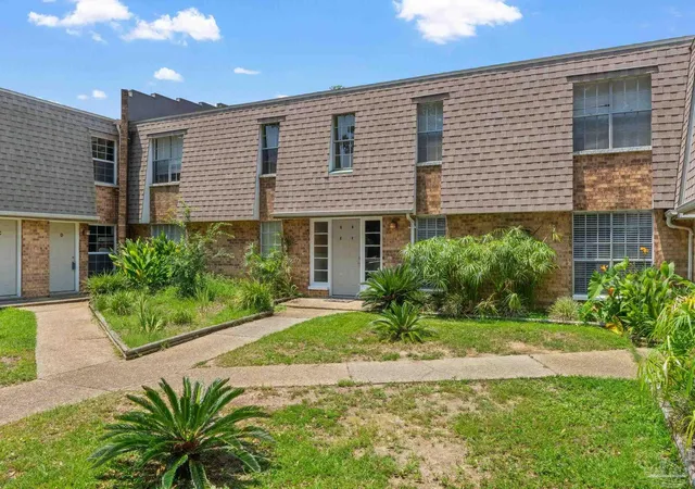 2nd image of 8101 Tippin Ave #F, Pensacola, FL 32514 | MLS# 686782