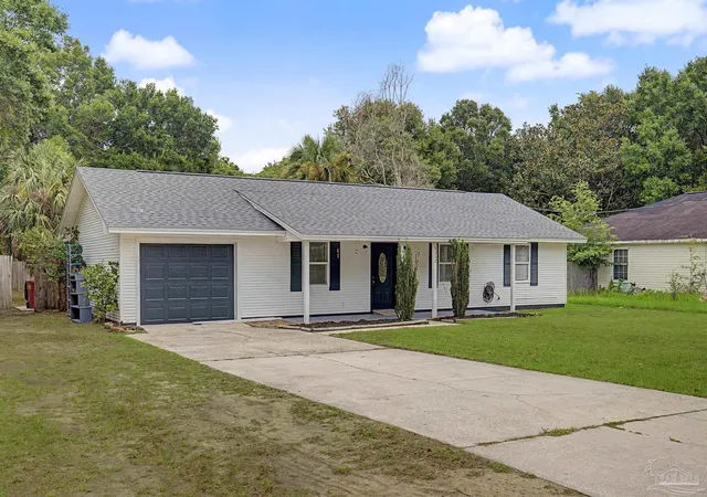Photo 2 of Single family home for sale at 4352 Catawba Dr, Gulf Breeze, FL 32563 | MLS# 685917 | Listing updated on 2026-10-01