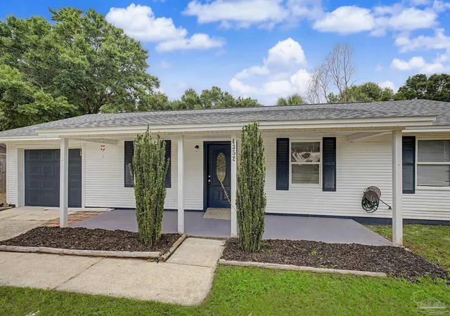 Photo 3 of Single family home for sale at 4352 Catawba Dr, Gulf Breeze, FL 32563 | MLS# 685917 | Listing updated on 2026-10-01