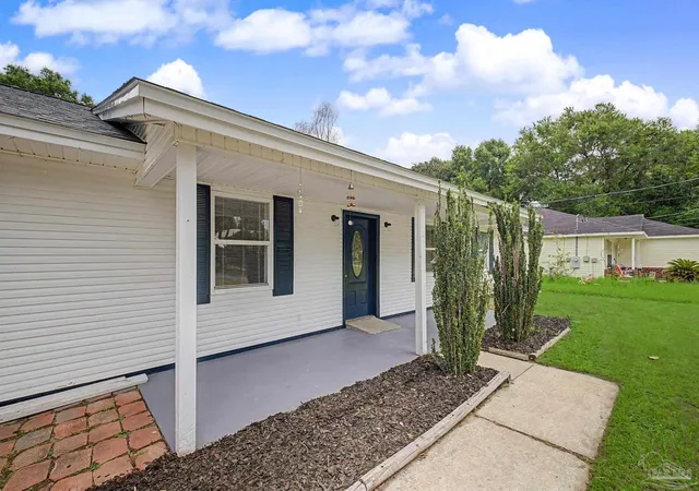 Photo 4 of Single family home for sale at 4352 Catawba Dr, Gulf Breeze, FL 32563 | MLS# 685917 | Listing updated on 2026-10-01