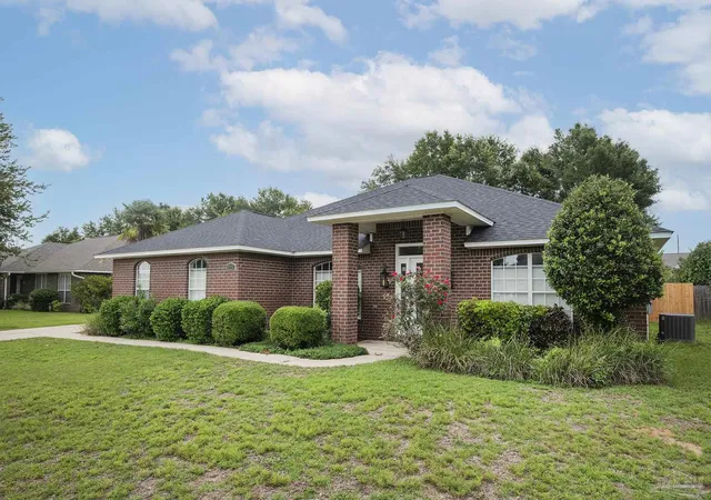 Photo 3 of Single family home for sale at 4724 Spears St, Milton, FL 32571 | MLS# 684374 | Listing updated on 2026-08-18