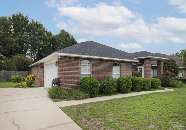 Photo 4 of Single family home for sale at 4724 Spears St, Milton, FL 32571 | MLS# 684374 | Listing updated on 2026-08-18