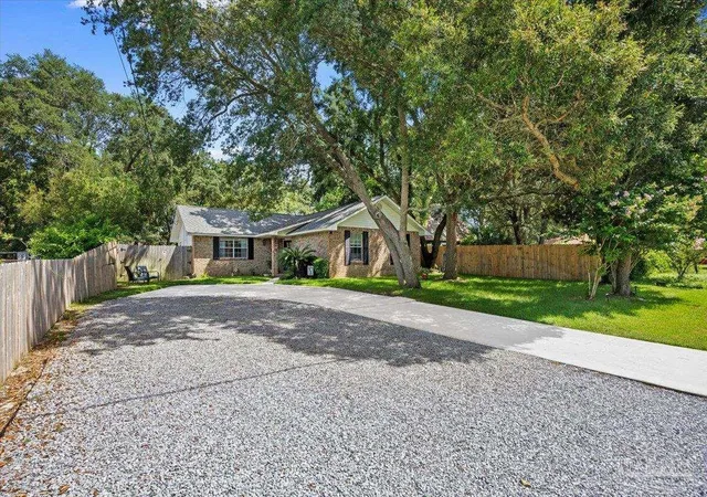 Photo 4 of Single family home for sale at 3172 Auburn Pkwy, Gulf Breeze, FL 32563 | MLS# 685718 | Listing updated on 2026-09-20