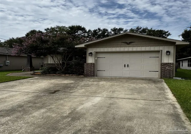 Photo 2 of Single family home for sale at 10605 Senegal Dr, Pensacola, FL 32534 | MLS# 687706 | Listing updated on 2026-09-03