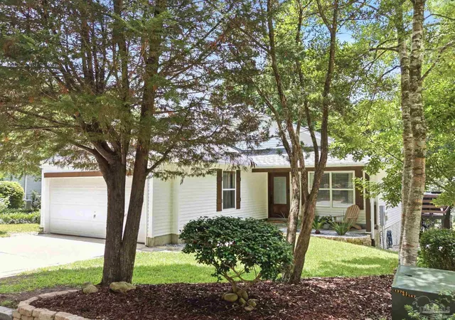 2nd image of 10065 Foxrun Rd, Pensacola, FL 32514 | MLS# 687285