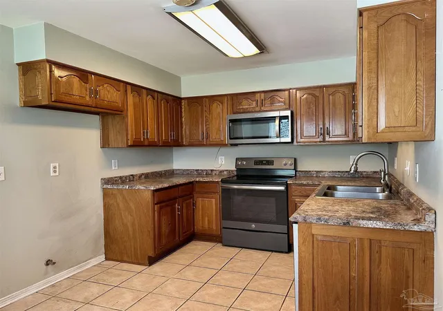 Photo 4 of Single family home for sale at 7813 Charter Oaks Dr, Pensacola, FL 32514 | MLS# 686153 | Listing updated on 2026-10-06