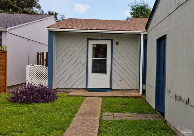 Photo 2 of Single family home for sale at 3040 Del Monte Dr, Pensacola, FL 32503 | MLS# 687466 | Listing updated on 2026-09-11