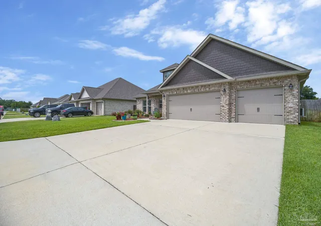 3rd image of 6118 Cherry Hill Cir, Milton, FL 32571 | MLS# 686977