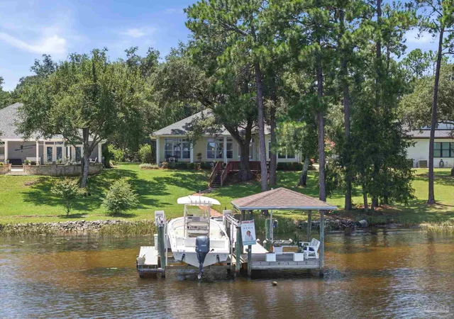 Photo 3 of Single family home for sale at 3932 Plantation Cvs Ct, Milton, FL 32583 | MLS# 686551 | Listing updated on 2026-09-15