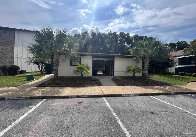 2nd image of 2299 Scenic Hwy, Pensacola, FL 32503