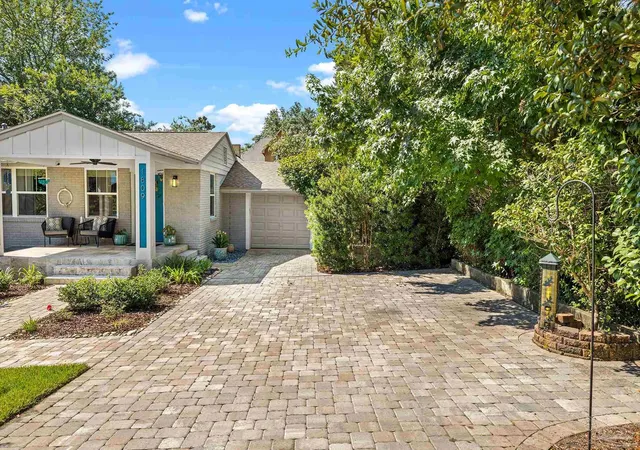Photo 2 of Single family home for sale at 1809 E Lloyd St, Pensacola, FL 32503 | MLS# 685628 | Listing updated on 2026-08-30
