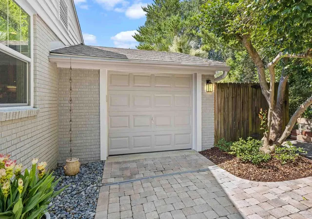 Photo 2 of Single family home for sale at 1809 E Lloyd St, Pensacola, FL 32503 | MLS# 685628 | Listing updated on 2026-08-30