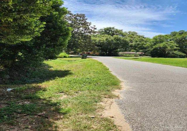 Photo 3 of Single family home for sale at 300 Louisiana Dr, Pensacola, FL 32505 | MLS# 685957 | Listing updated on 2026-09-15