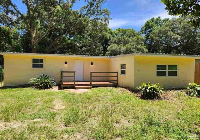 Photo 4 of Single family home for sale at 300 Louisiana Dr, Pensacola, FL 32505 | MLS# 685957 | Listing updated on 2026-09-15