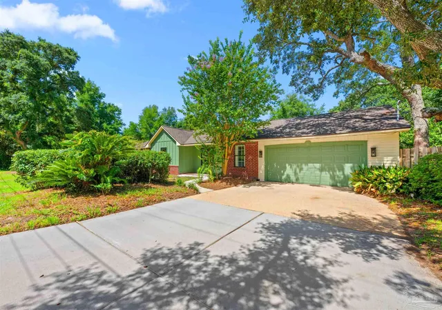 Photo 3 of Single family home for sale at 1643 Balogh Dr, Gulf Breeze, FL 32563 | MLS# 686365 | Listing updated on 2026-08-17
