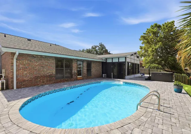 Photo 3 of Single family home for sale at 1119 Seabreeze Ln, Gulf Breeze, FL 32563 | MLS# 686102 | Listing updated on 2026-07-30