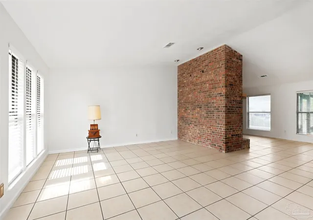 Photo 4 of Single family home for sale at 1119 Seabreeze Ln, Gulf Breeze, FL 32563 | MLS# 686102 | Listing updated on 2026-07-30
