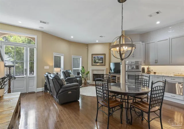 2nd image of 207 W Jackson St #11, Pensacola, FL 32501 | MLS# 687109