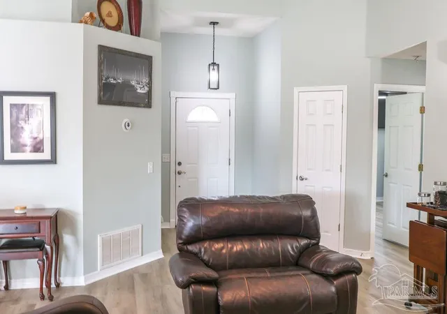 Photo 3 of Single family home for sale at 1207 Simpson St, Pensacola, FL 32526 | MLS# 686838 | Listing updated on 2026-10-05