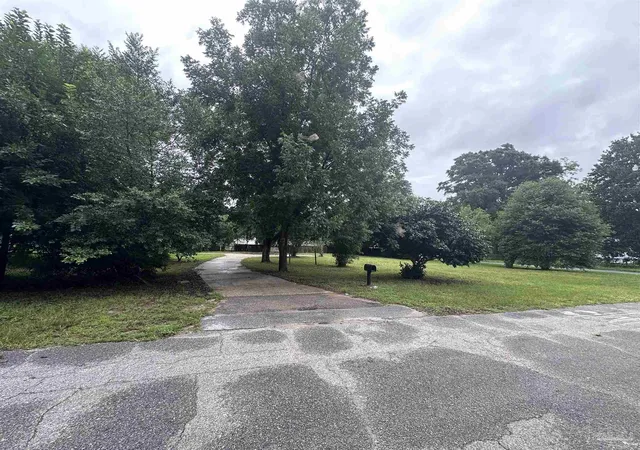 Photo 4 of Sale Pending at 202 Yoakum Ct, Pensacola, FL 32505 | MLS# 686222 | Listing updated on 2026-08-29