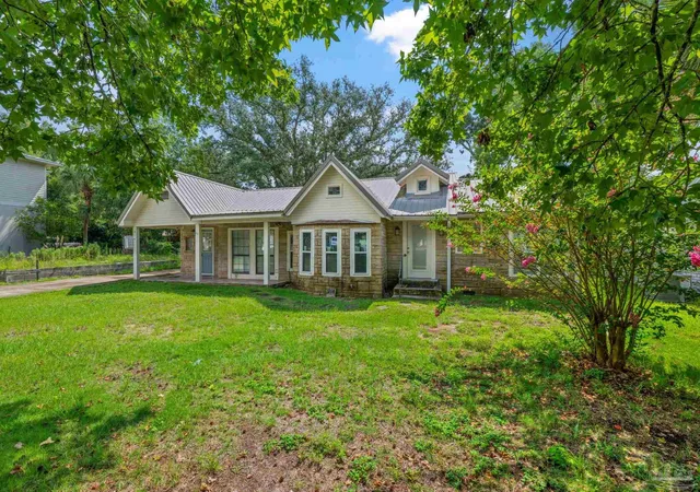 3rd image of 914 Scenic Hwy, Pensacola, FL 32503 | MLS# 687496