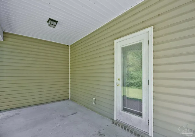 Photo 4 of Sale Pending at 2181 Kingsport Ave, Pensacola, FL 32507 | MLS# 686677 | Listing updated on 2026-10-01