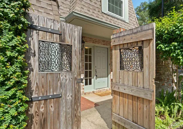 Photo 4 of Townhouse for sale at 411 Bayshore Dr #B, Pensacola, FL 32507 | MLS# 686296 | Listing updated on 2026-07-23