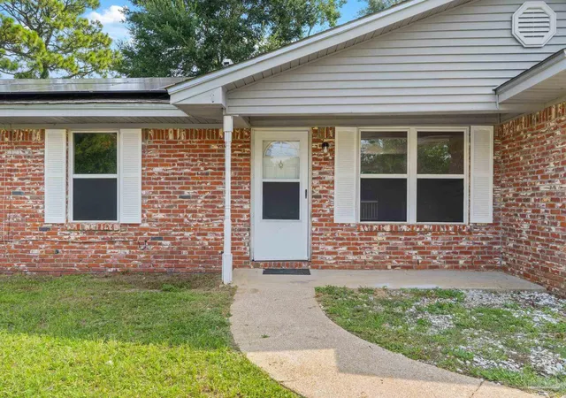 Photo 2 of Single family home for sale at 2740 Tupelo Ave, Pensacola, FL 32526 | MLS# 686696 | Listing updated on 2026-09-28