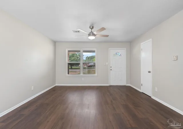 Photo 3 of Single family home for sale at 2740 Tupelo Ave, Pensacola, FL 32526 | MLS# 686696 | Listing updated on 2026-09-28