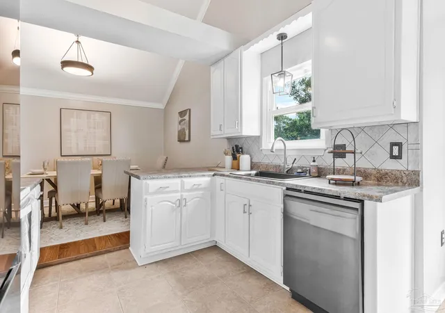 Photo 2 of Single family home for sale at 6436 Garden Dr, Gulf Breeze, FL 32563 | MLS# 686793 | Listing updated on 2026-09-09