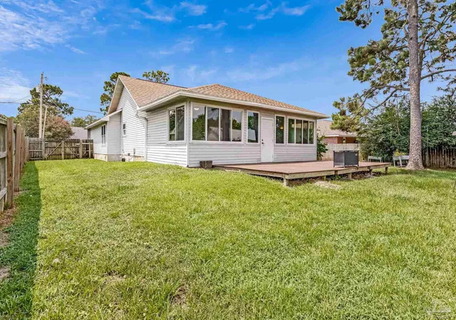 Photo 3 of Single family home for sale at 6436 Garden Dr, Gulf Breeze, FL 32563 | MLS# 686793 | Listing updated on 2026-09-09