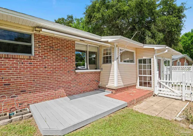 Photo 3 of Single family home for sale at 1207 Suburban Dr, Pensacola, FL 32505 | MLS# 687480 | Listing updated on 2026-09-17