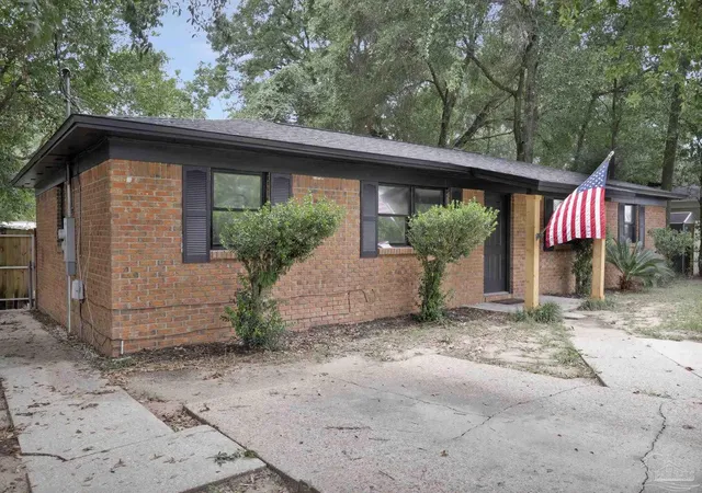Photo 2 of Single family home for sale at 7075 Ben Sasser Dr, Pensacola, FL 32526 | MLS# 687004 | Listing updated on 2026-10-01