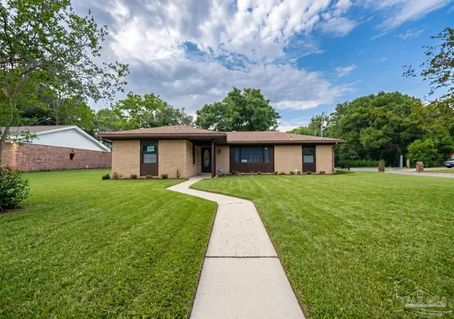 Photo 2 of Sale Pending at 842 Belair Dr, Pensacola, FL 32505 | MLS# 681911 | Listing updated on 2026-08-04