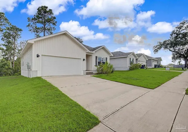 Photo 4 of Single family home for sale at 5887 Paddock Way, Pensacola, FL 32526 | MLS# 687765 | Listing updated on 2026-09-21
