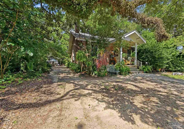 Photo 3 of Single family home for sale at 1409 N 10th Avenue, Pensacola, FL 32503 | MLS# 687487 | Listing updated on 2026-08-25