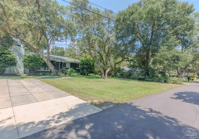 Photo 3 of Single family home for sale at 4 Cadiz St, Gulf Breeze, FL 32561 | MLS# 687609 | Listing updated on 2026-08-18