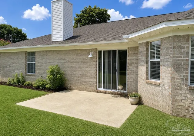 Photo 2 of Single family home for sale at 401 Thorn Ct, Pensacola, FL 32526 | MLS# 686167 | Listing updated on 2026-09-25
